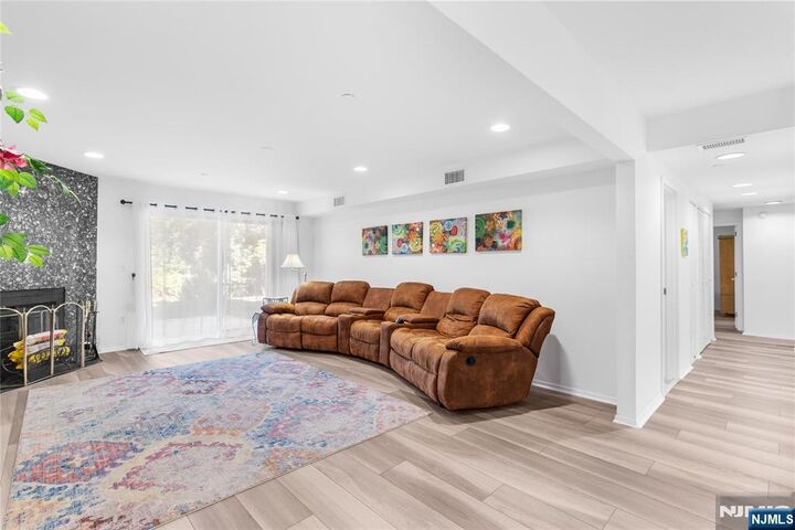 Property Photo:  7 Eliot Court  NJ 07666 