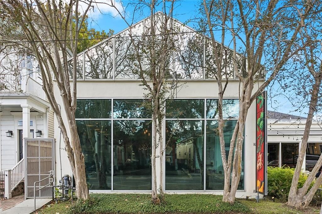 Property Photo:  3701 Magazine Street 2A  LA 70115 