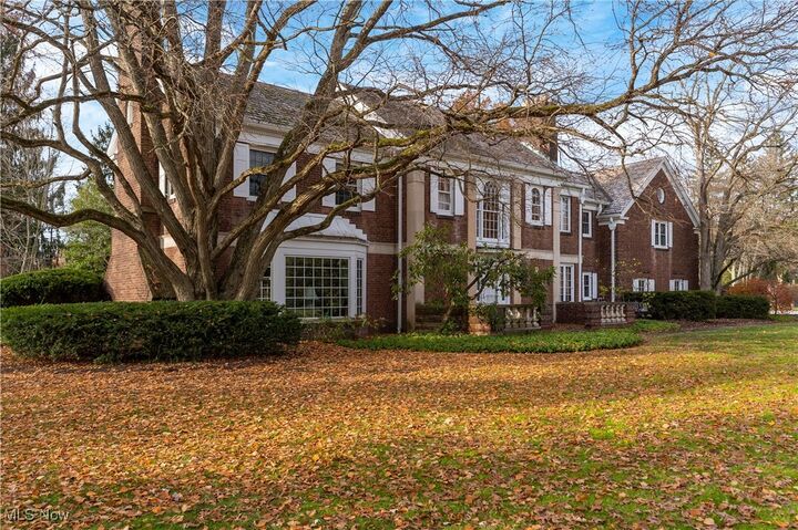 Property Photo:  391 Golf Drive NE  OH 44483 