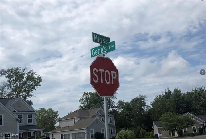 Property Photo: 1612 Mids Court OH 44241