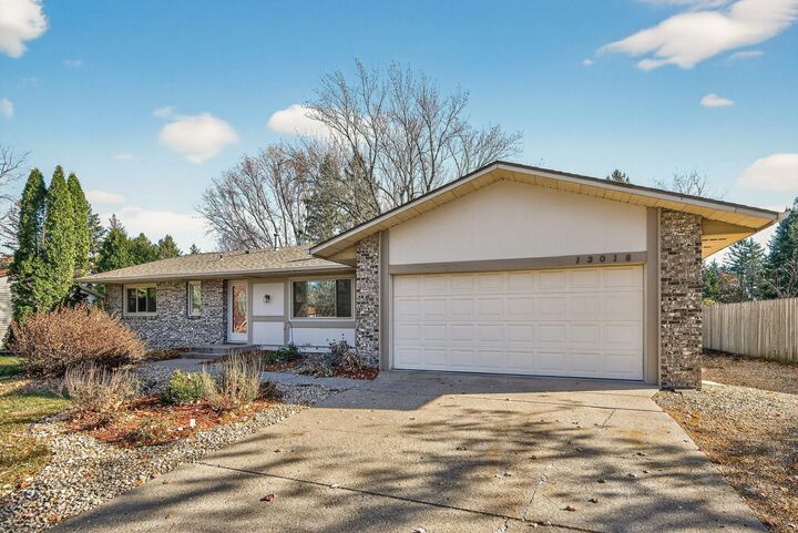 13018 Findlay Avenue  Apple Valley MN 55124 photo