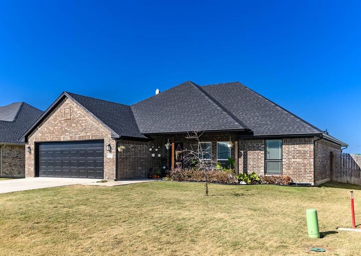 Property Photo: 250 Poinsetta Drive TX 75152