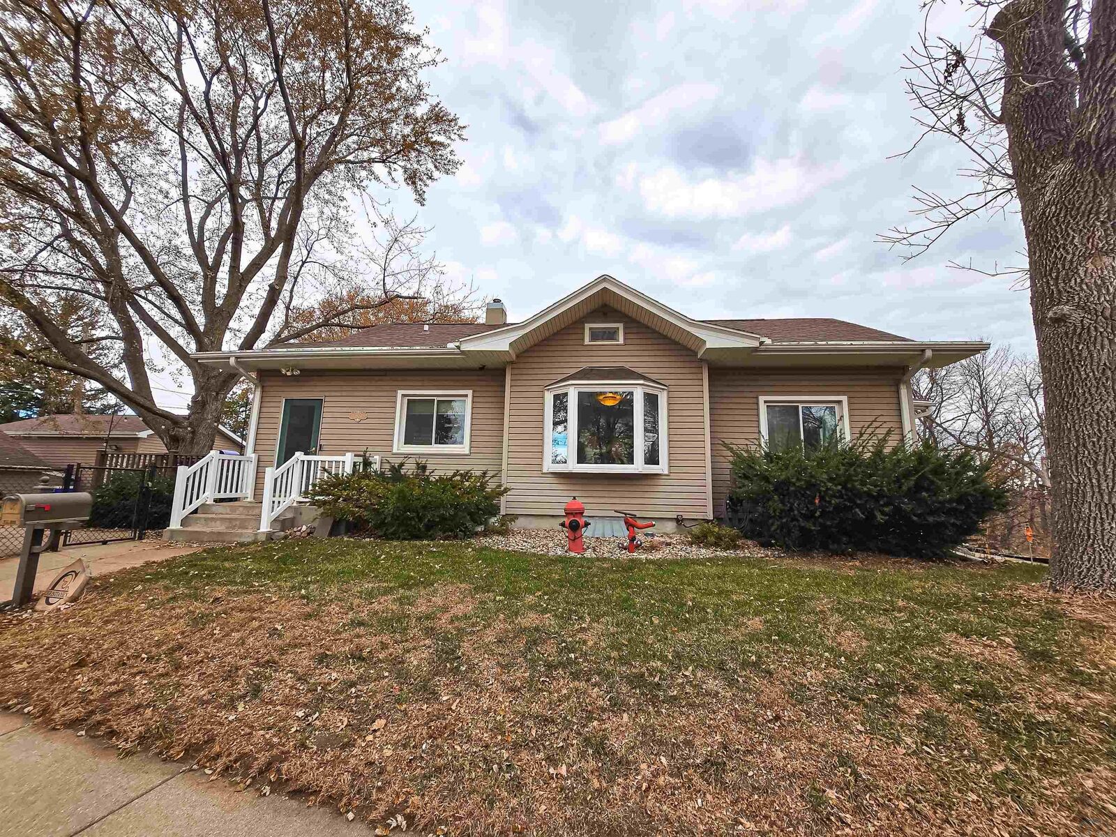 Property Photo:  2624 Shields Ave  IA 51106 