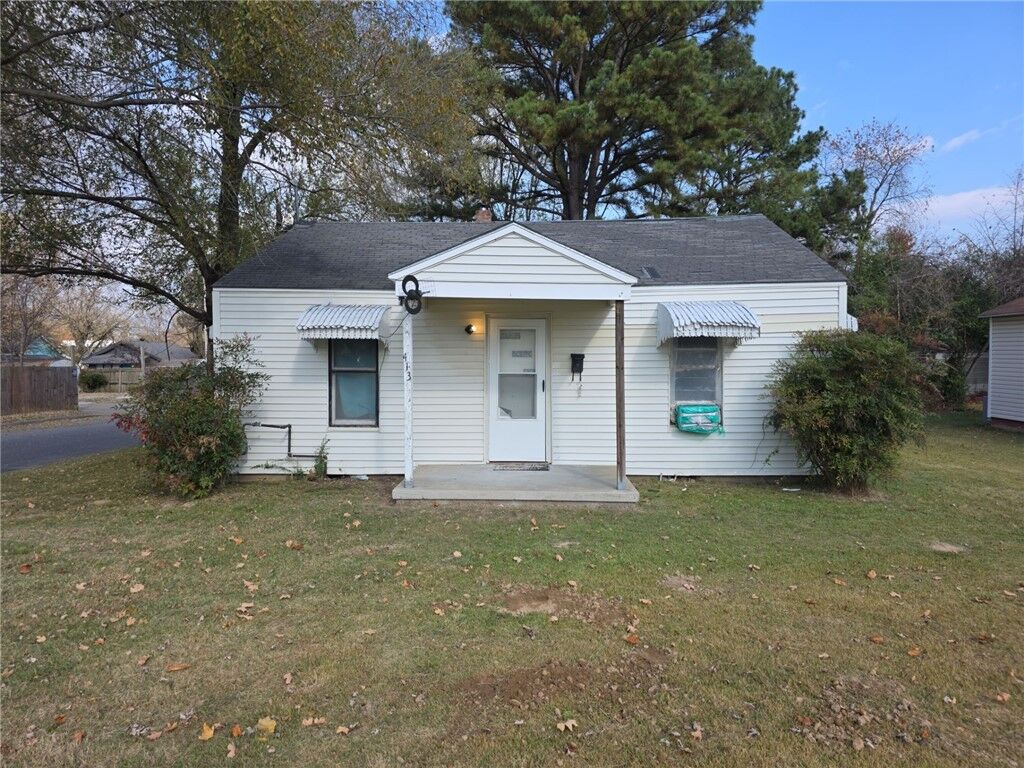 Property Photo: 413 E Velma Avenue AR 72764