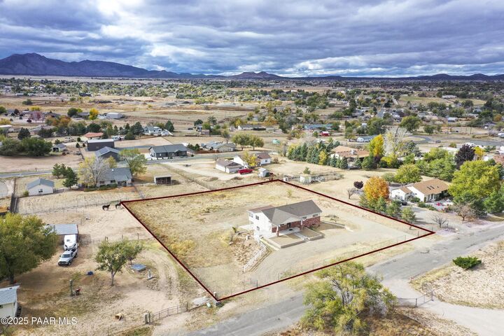 Property Photo:  1725 E Teri Lane  AZ 86323 