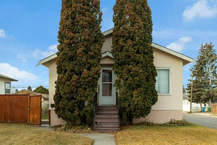 Property Photo:  3423 Centre B Street NW  AB T2K 0V7 