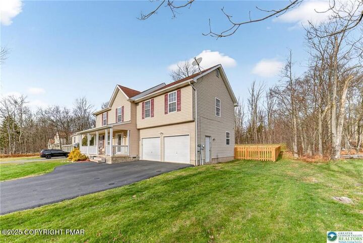Property Photo:  2711 Oak View Lane  PA 18466 