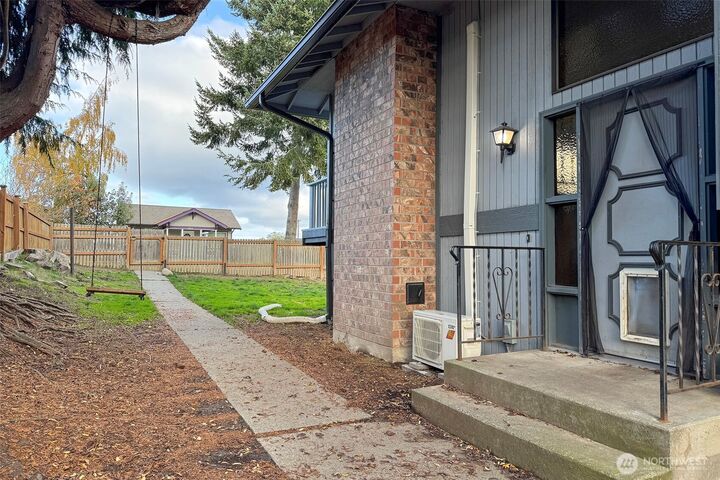 Property Photo:  1624 W 8th Street  WA 98363 