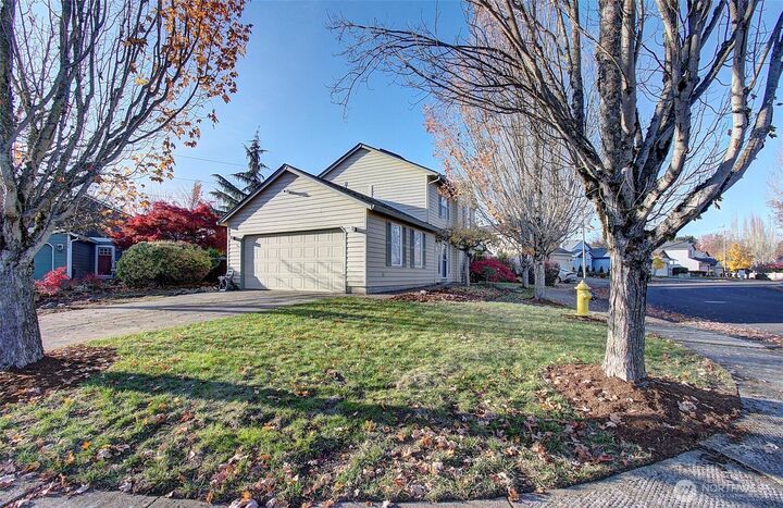 Property Photo:  1816 SE 176th Place  WA 98683 