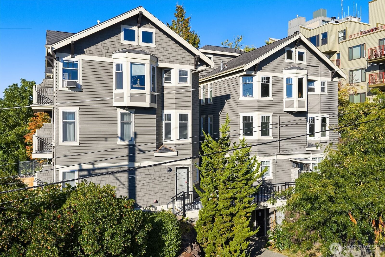 Property Photo:  1206 E Republican Street  WA 98102 