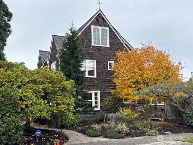 Property Photo: 2580 Magnolia Boulevard W WA 98199