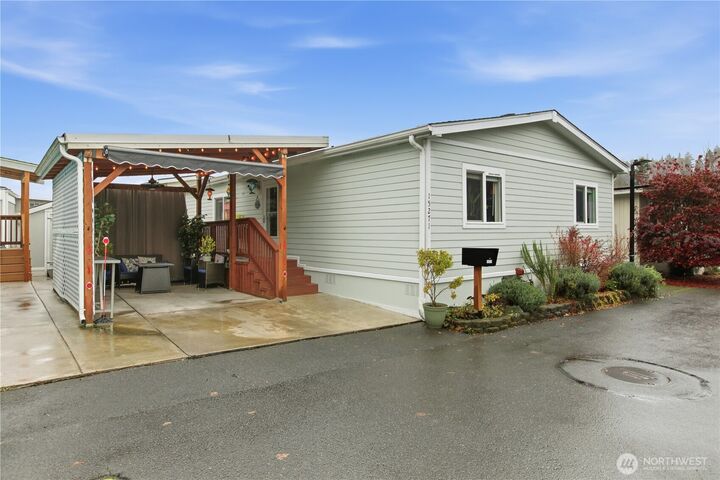 15271  Oak Drive  Renton WA 98058 photo