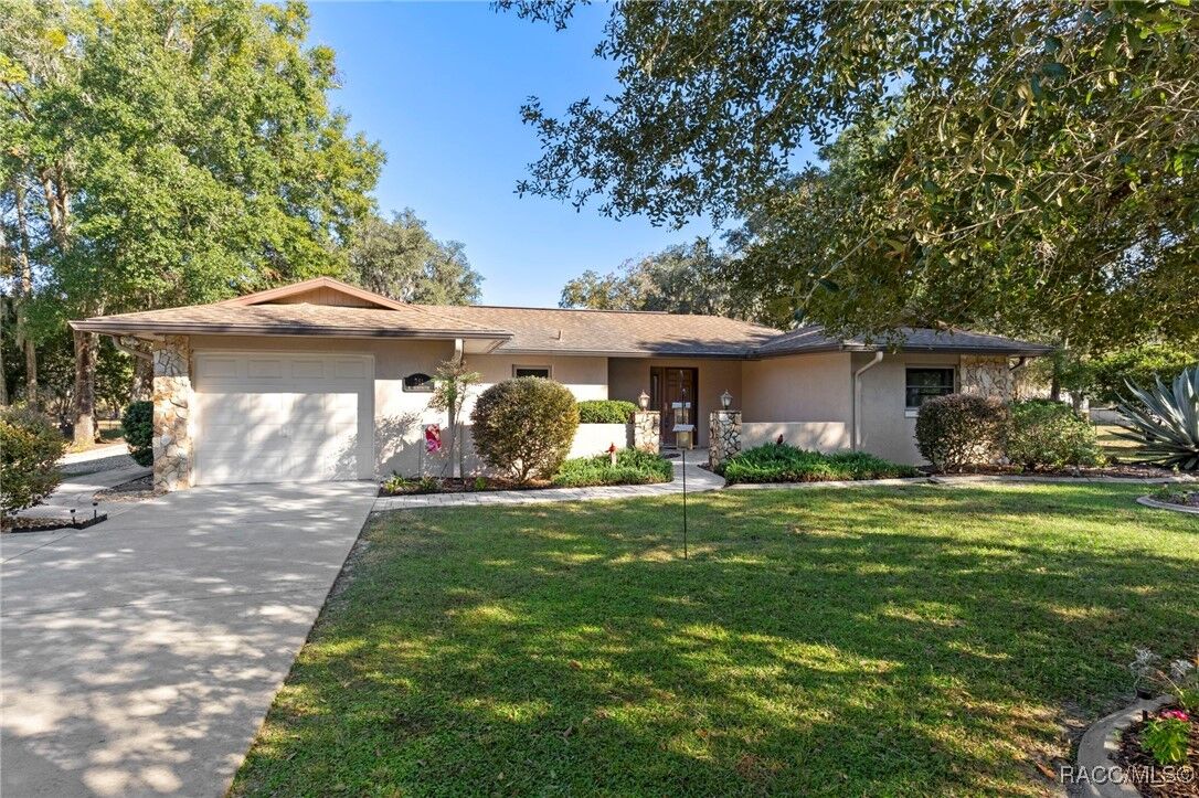 Property Photo:  281 N Kensington Avenue  FL 34461 