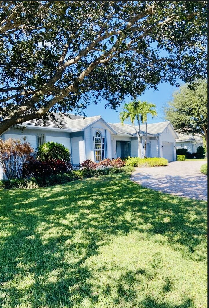 7760 SE Manhasset Place  Hobe Sound FL 33455 photo