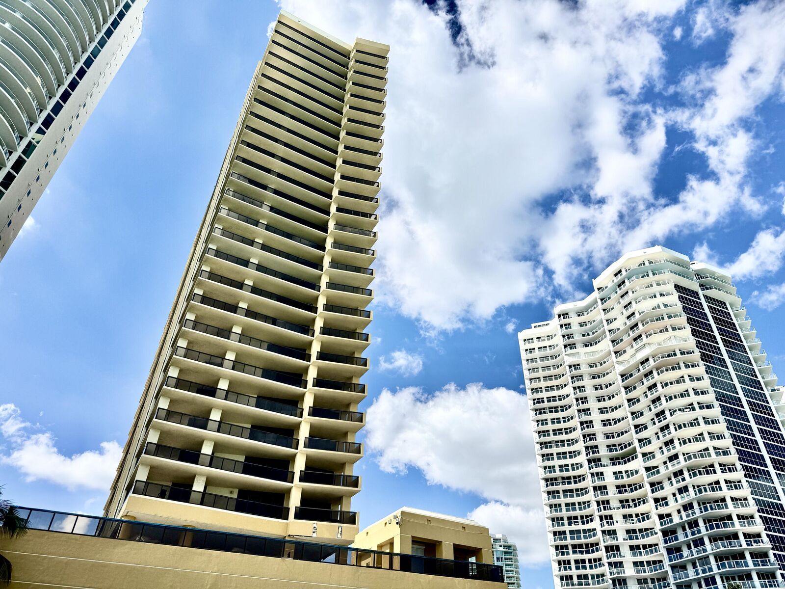 Property Photo:  16275 Collins Avenue #1004  FL 33160 