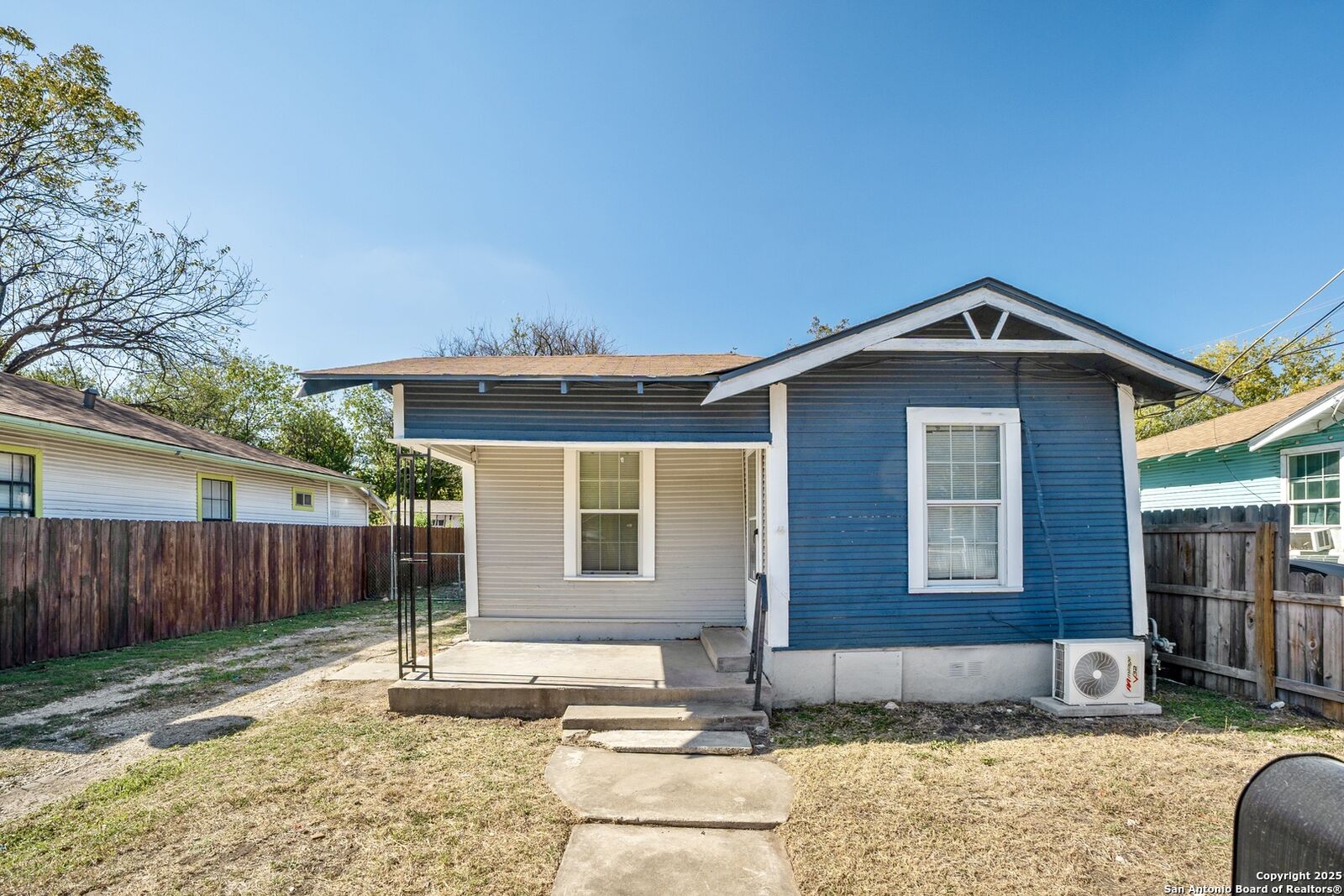 Property Photo: 1519 N Sabinas TX 78207