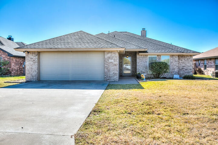 Property Photo: 2921 McGill Boulevard TX 76905