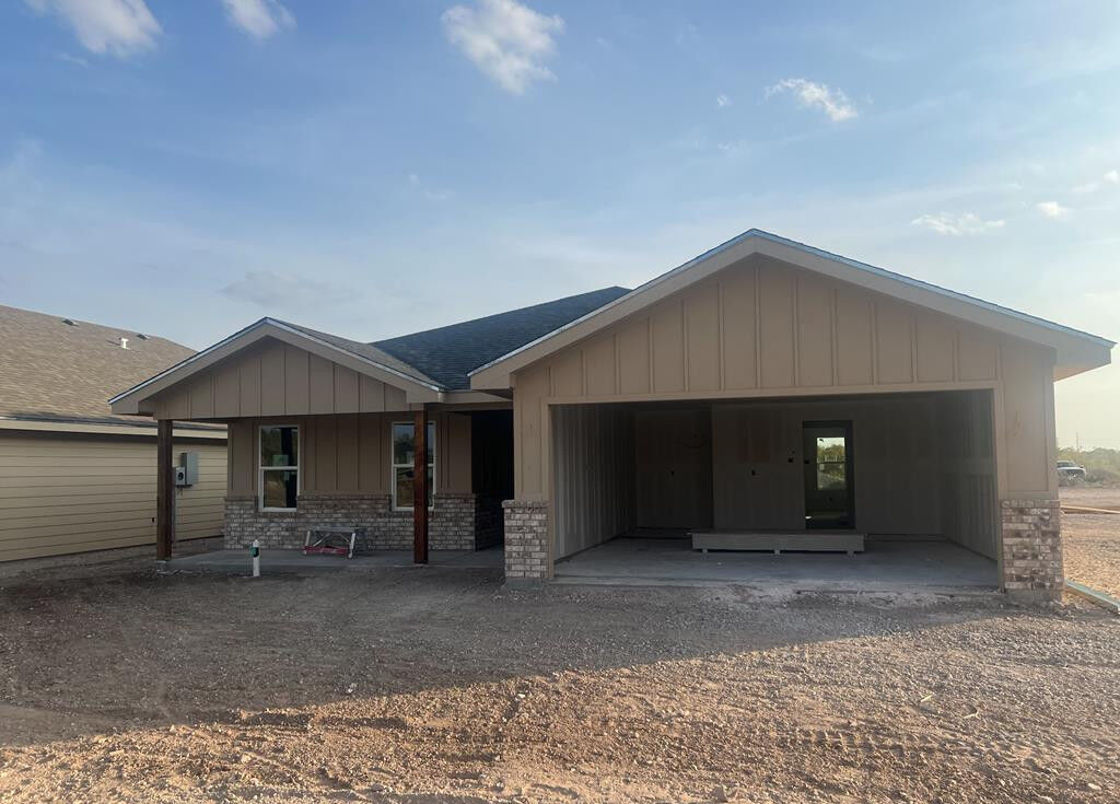 Property Photo:  1013 Claborne Court  TX 76903 