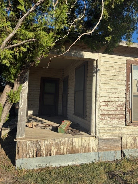 Property Photo: 2002 N Oakes St TX 76903