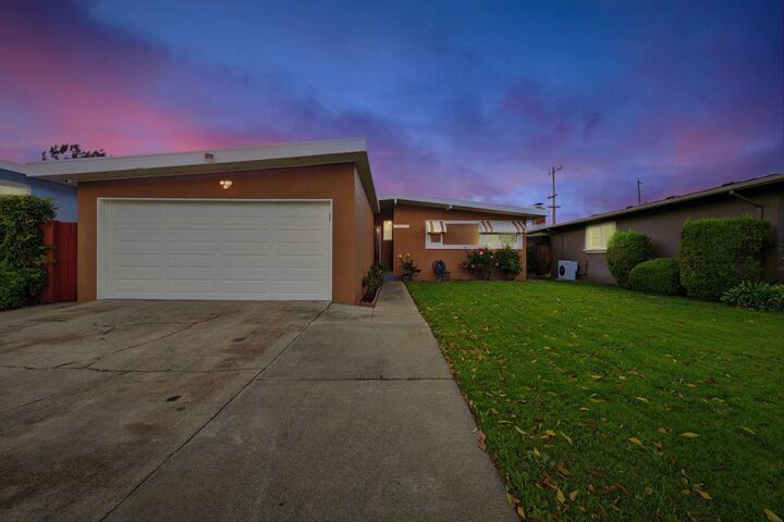 Property Photo:  2827 Hosmer Street  CA 94403 