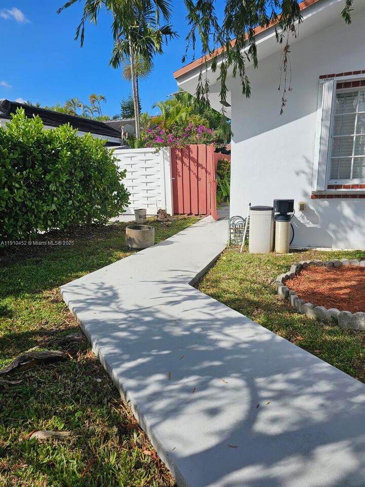 Property Photo:  1232 SW 132nd Ct  FL 33184 