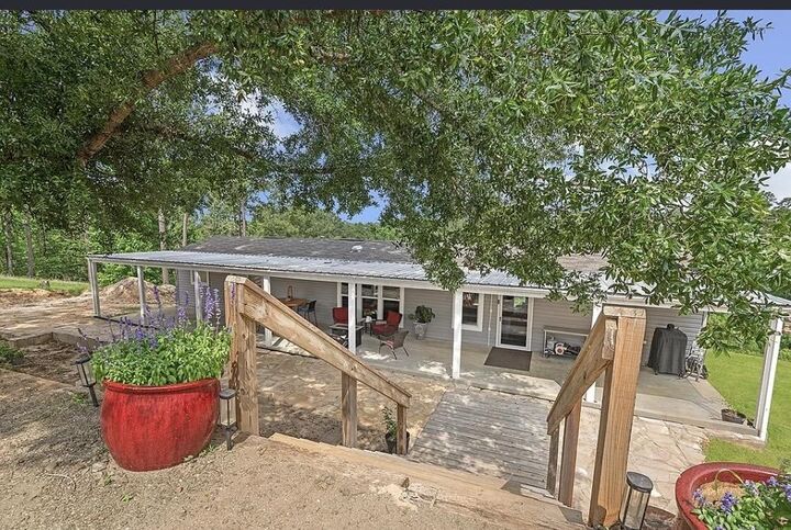 Property Photo:  520 Count Rd 057  TX 77595-1 