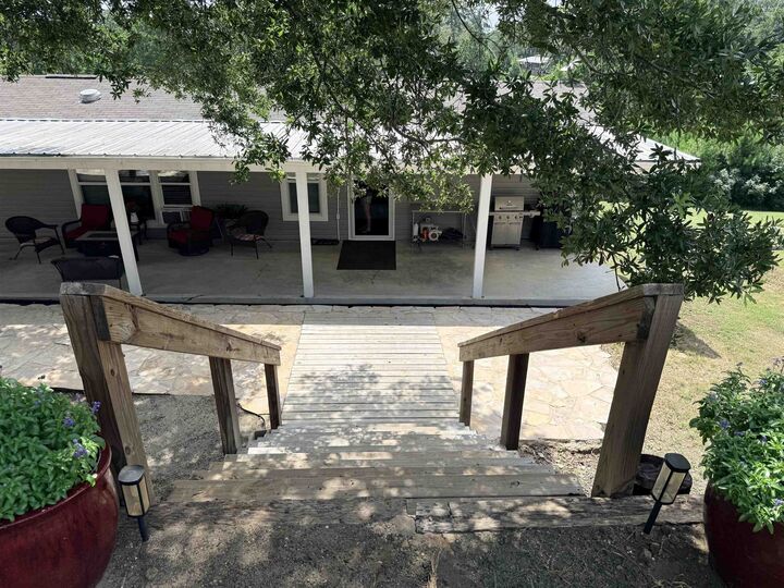 Property Photo:  520 County Road 57  TX 77595-1 