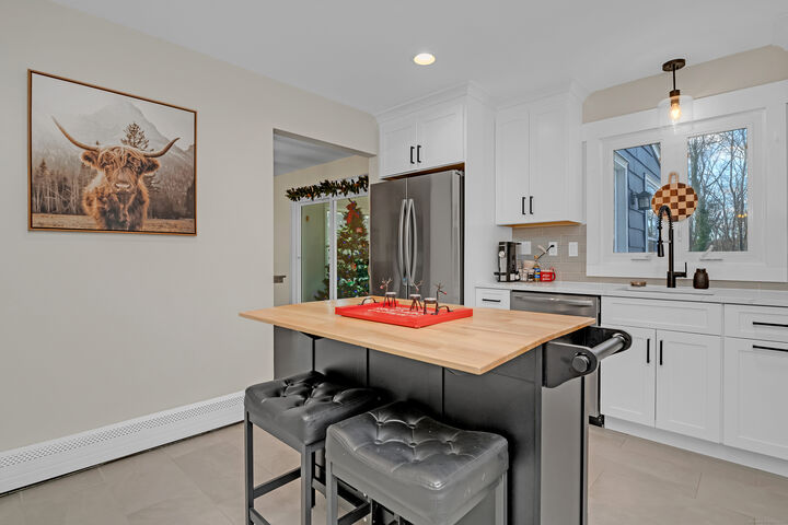 Property Photo:  1338 Meriden Avenue  CT 06489 