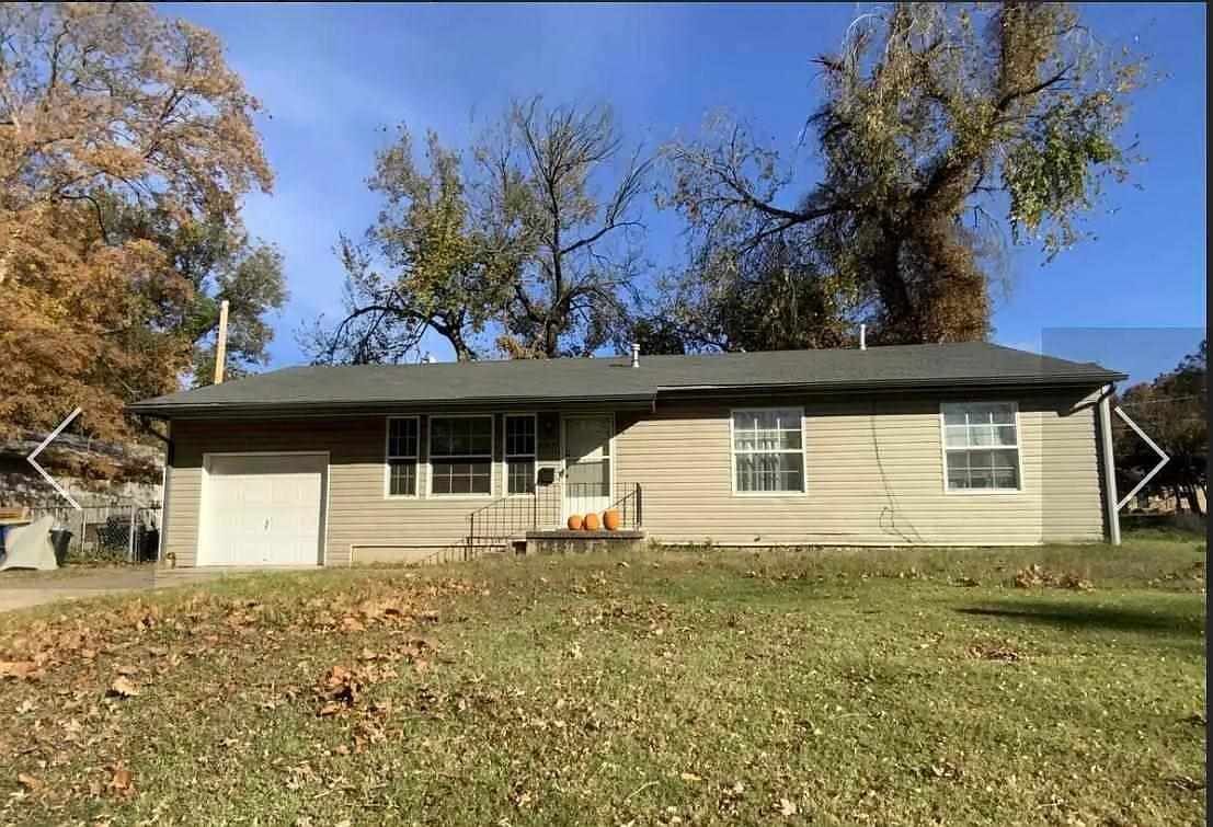 Property Photo: 823 S McFarland Street OK 74074