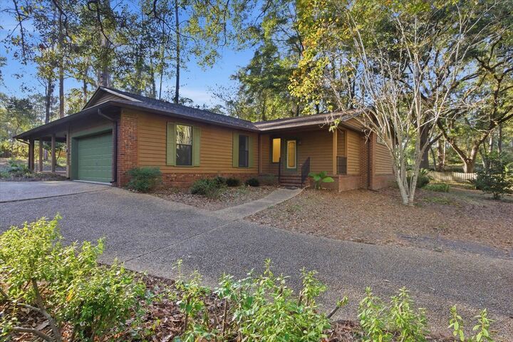 405 Nottingham Court  Tallahassee FL 32312 photo