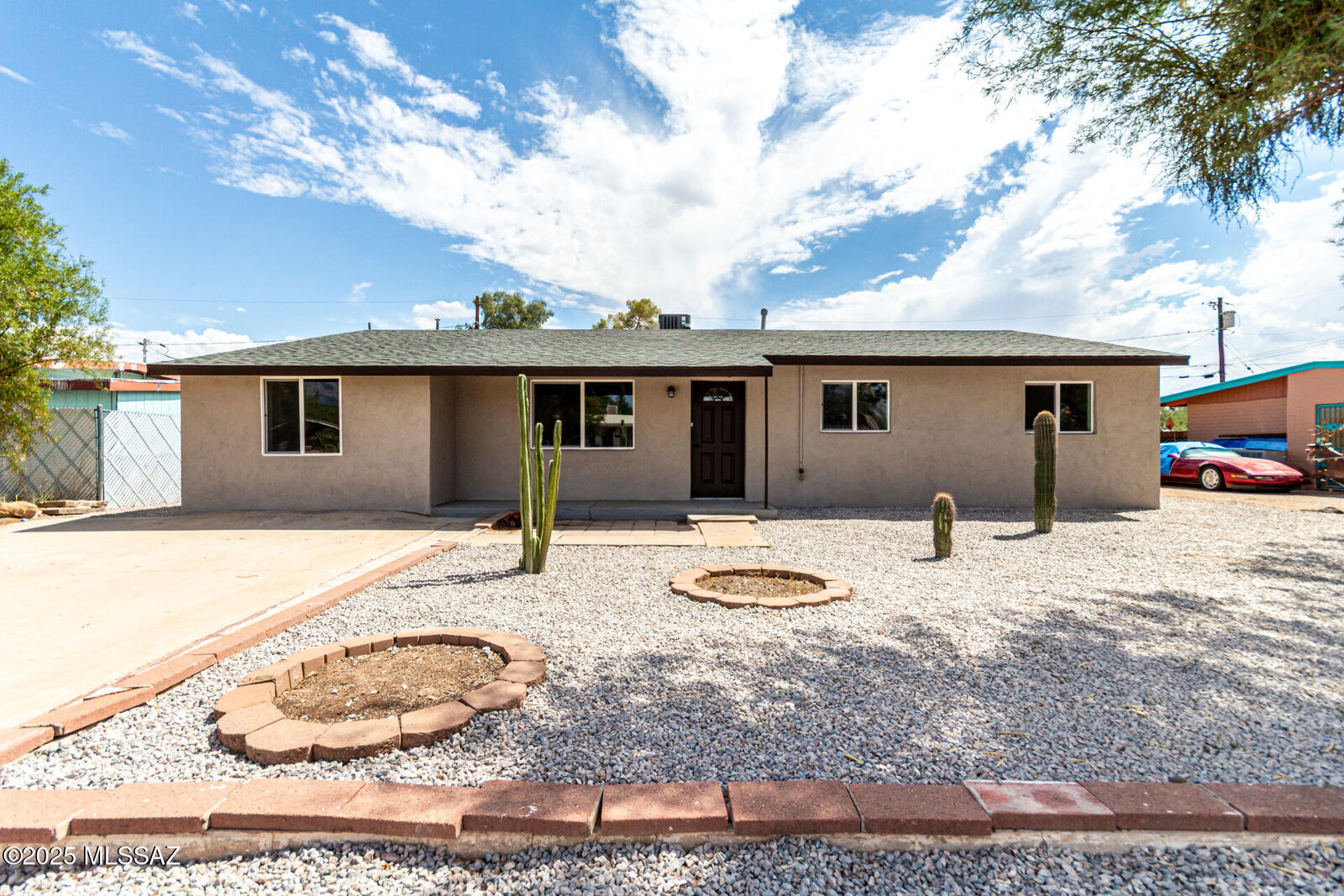 Property Photo: 1010 E Gifford Drive AZ 85719