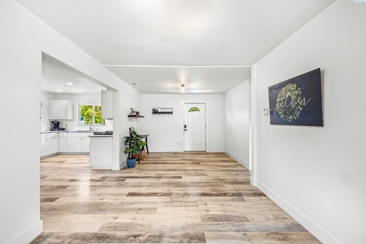 Property Photo: 2404 Dallas St WA 99352