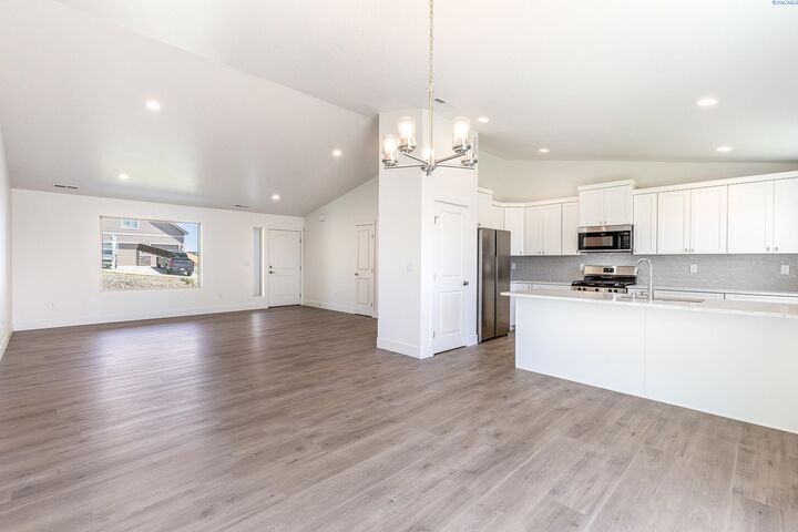 Property Photo: 2880 S Osborne St WA 99338