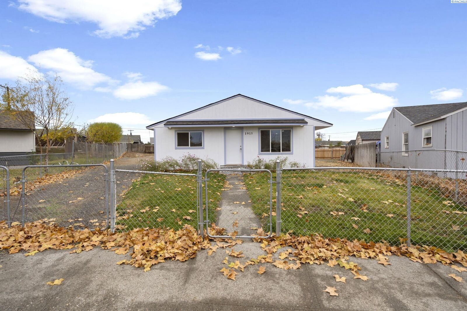 Property Photo:  1915 Riverview Dr.  WA 99301 