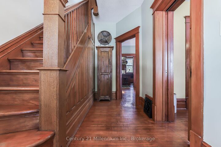 Property Photo:  296 Garafraxa St Street  ON N0H 1G0 