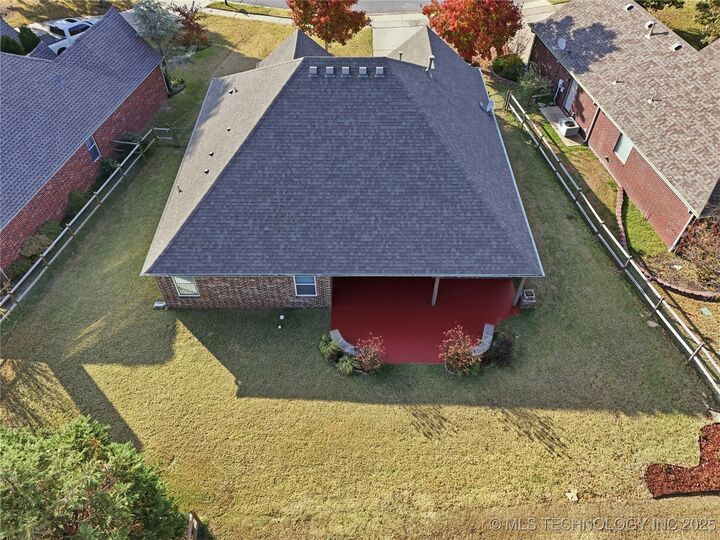 Property Photo:  1809 W Woodbury Street  OK 74012 