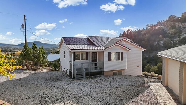 Property Photo:  328 E Hillcrest Cir  UT 84722 