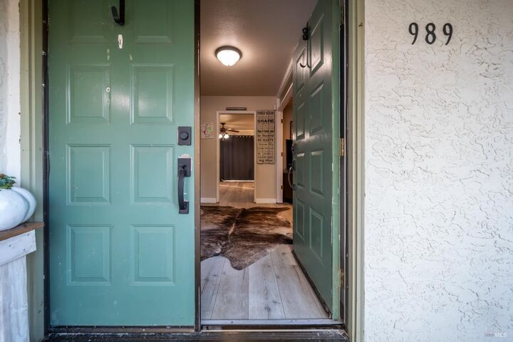 Property Photo:  989 Suffolk Way  CA 94533 