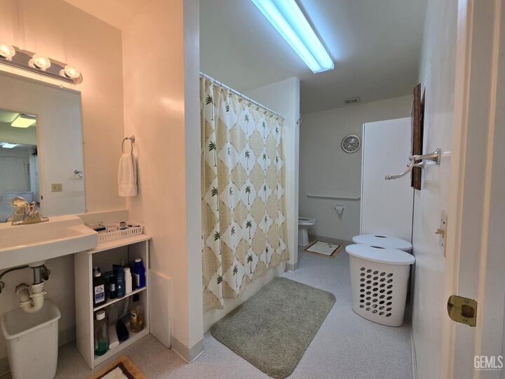 Property Photo:  7815 Niles Street  CA 93306 