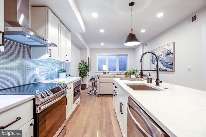 Property Photo:  1009 Rhode Island Avenue NE 1  DC 20018 