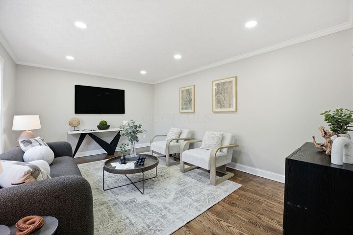 Property Photo: 1203 Autumn Creek Circle OH 43081