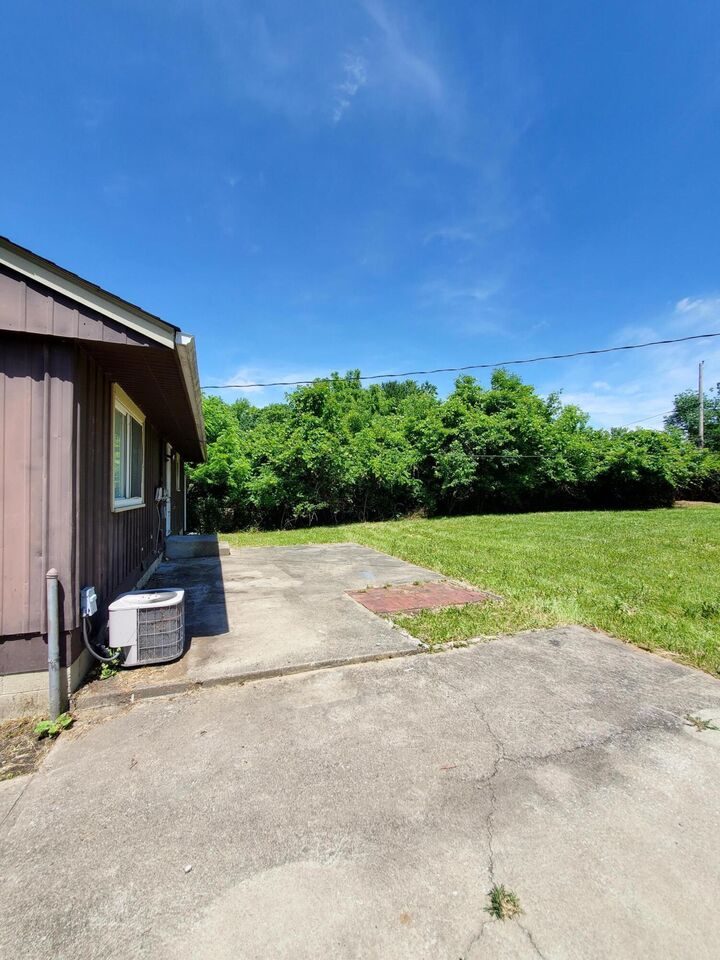 Property Photo: 2640 Milverton Way OH 43224
