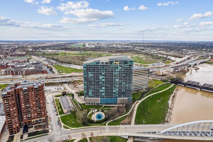 Property Photo:  1 Miranova Place  OH 43215 