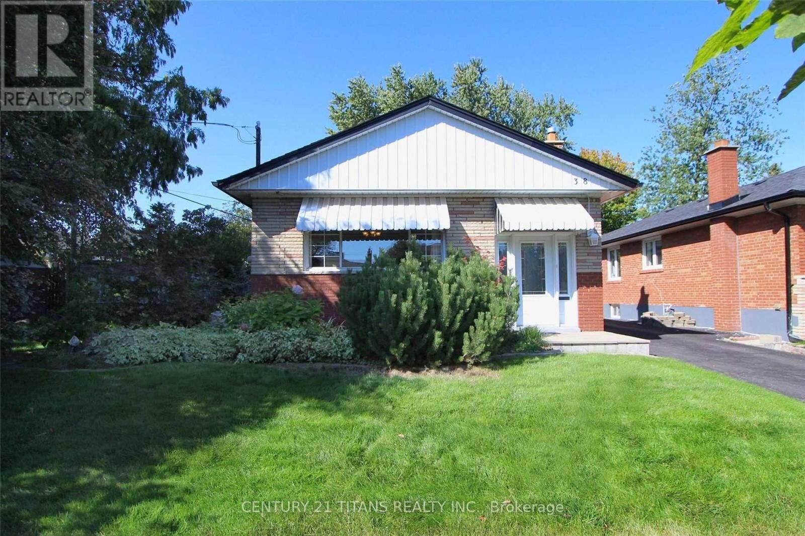 Property Photo: 38 Rochman Boulevard ON M1H 1S2