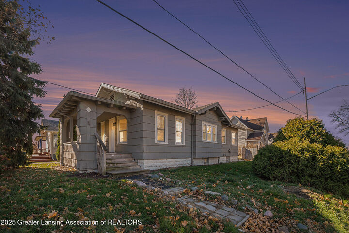 Property Photo:  1919 N East Street  MI 48906 