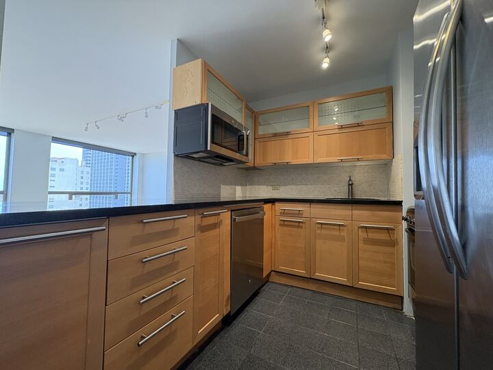 Property Photo: 4343 N Clarendon Avenue 1004 IL 60613