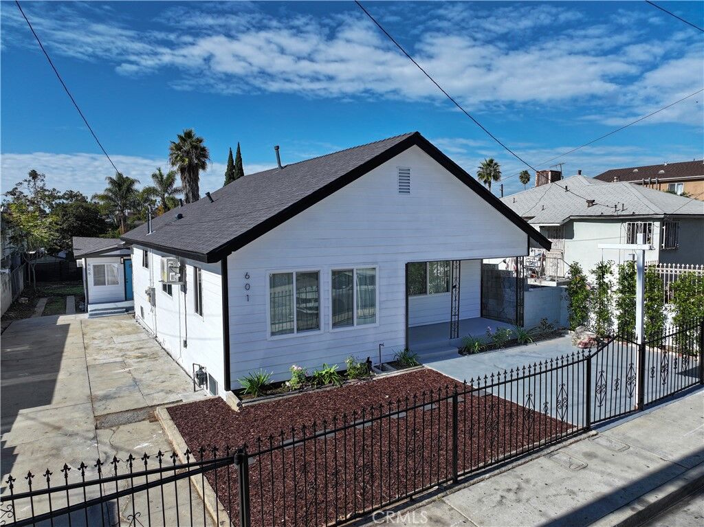 Property Photo:  601 S Humphreys  CA 90022 