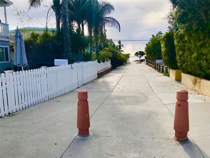 Property Photo: 334 11th CA 90266