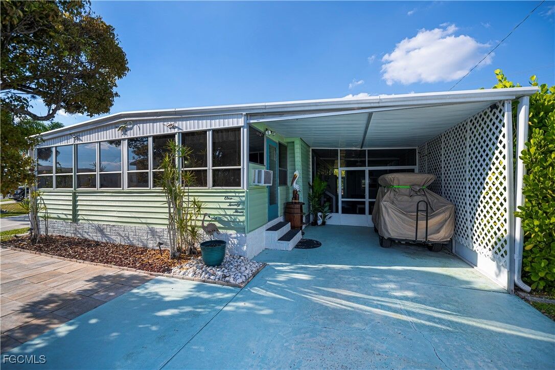 Property Photo:  123 Conestoga Trail  FL 33917 