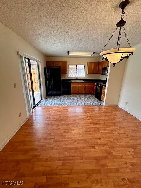 Property Photo:  1408 Park Shore Circle 4  FL 33901 